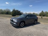 Used 2022 Toyota Highlander XLE image 2