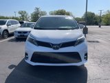 Used 2018 Toyota Sienna SE image 2