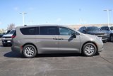 New 2025 Chrysler Pacifica Select image 4
