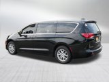 Used 2017 Chrysler Pacifica Touring image 5