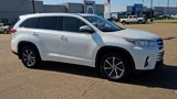 Used 2017 Toyota Highlander XLE image 2