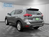 Used 2017 Nissan Rogue SV image 3