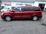 Used 2013 Chrysler Town & Country Touring image 3