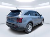 Used 2022 Kia Sorento LX image 3