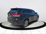 Used 2019 Toyota Highlander XLE image 3
