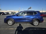 Used 2017 Nissan Rogue SV image 2