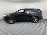 Used 2018 Toyota Highlander XLE image 2