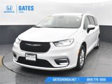 Used 2023 Chrysler Pacifica Touring-L image 2