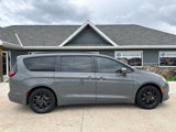 Used 2020 Chrysler Pacifica Touring-L Plus w/ Advanced Safetytec Group image 2