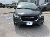 Used 2023 Chrysler Pacifica Touring-L image 5