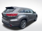 Used 2017 Toyota Highlander AWD V6 image 4