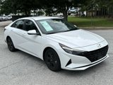 Used 2022 Hyundai Elantra SEL w/ Convenience Package image 3