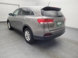 Used 2017 Kia Sorento L image 5