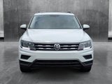 Used 2020 Volkswagen Tiguan SE w/ Panoramic Sunroof Package image 2