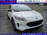 Used 2022 Ford Escape SE w/ SE Sport Appearance Package image 3