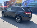 Used 2018 Toyota Highlander LE image 2