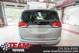 Used 2017 Chrysler Pacifica Limited image 3