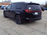 New 2025 Chrysler Pacifica Limited w/ Uconnect Theater Family Group image 5
