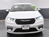 Used 2023 Chrysler Pacifica Touring-L image 3