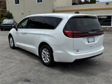 Used 2023 Chrysler Pacifica Touring-L image 5
