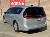 Used 2023 Chrysler Pacifica Touring-L image 3