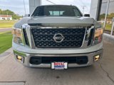 Used 2018 Nissan Titan SV image 3