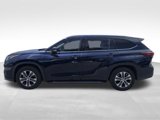 Used 2022 Toyota Highlander XLE image 2