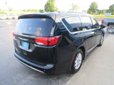 Used 2020 Chrysler Pacifica Touring-L image 4