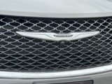 Used 2022 Chrysler Pacifica Touring-L image 4