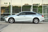 Used 2018 Chevrolet Malibu LT w/ Driver Confidence Package image 4