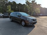 Used 2023 Chrysler Pacifica Touring-L image 3