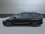 Used 2024 Chrysler Pacifica Premium image 3