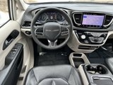 Used 2022 Chrysler Pacifica Touring-L image 2