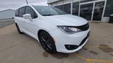 Used 2020 Chrysler Pacifica Touring w/ S Appearance Package image 2