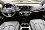 New 2025 Chrysler Pacifica Select image 5