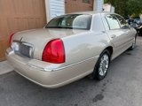 Used 2008 Lincoln Town Car Signature Limited image 3