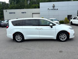 Used 2023 Chrysler Pacifica Touring image 4