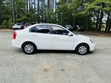 Used 2010 Hyundai Accent GLS image 6
