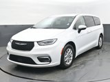 Used 2023 Chrysler Pacifica Touring-L image 4