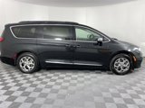 Used 2023 Chrysler Pacifica Limited image 4