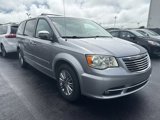 Used 2013 Chrysler Town & Country Touring-L w/ Driver Convenience Group image 3
