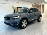 Used 2021 Volvo XC40 T5 Momentum image 2