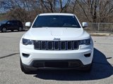 Used 2021 Jeep Grand Cherokee Laredo image 2