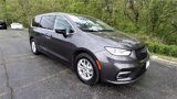 Used 2023 Chrysler Pacifica Touring-L image 2
