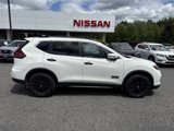 Used 2017 Nissan Rogue SV image 2