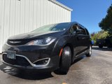 Used 2017 Chrysler Pacifica Touring-L image 2