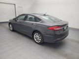Used 2017 Ford Fusion SE image 3