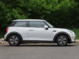 Used 2022 MINI Cooper 2-Door Hardtop image 2