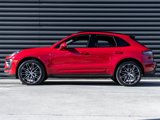 Certified 2025 Porsche Macan image 2