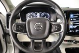 Used 2022 Volvo XC40 T4 Momentum image 3